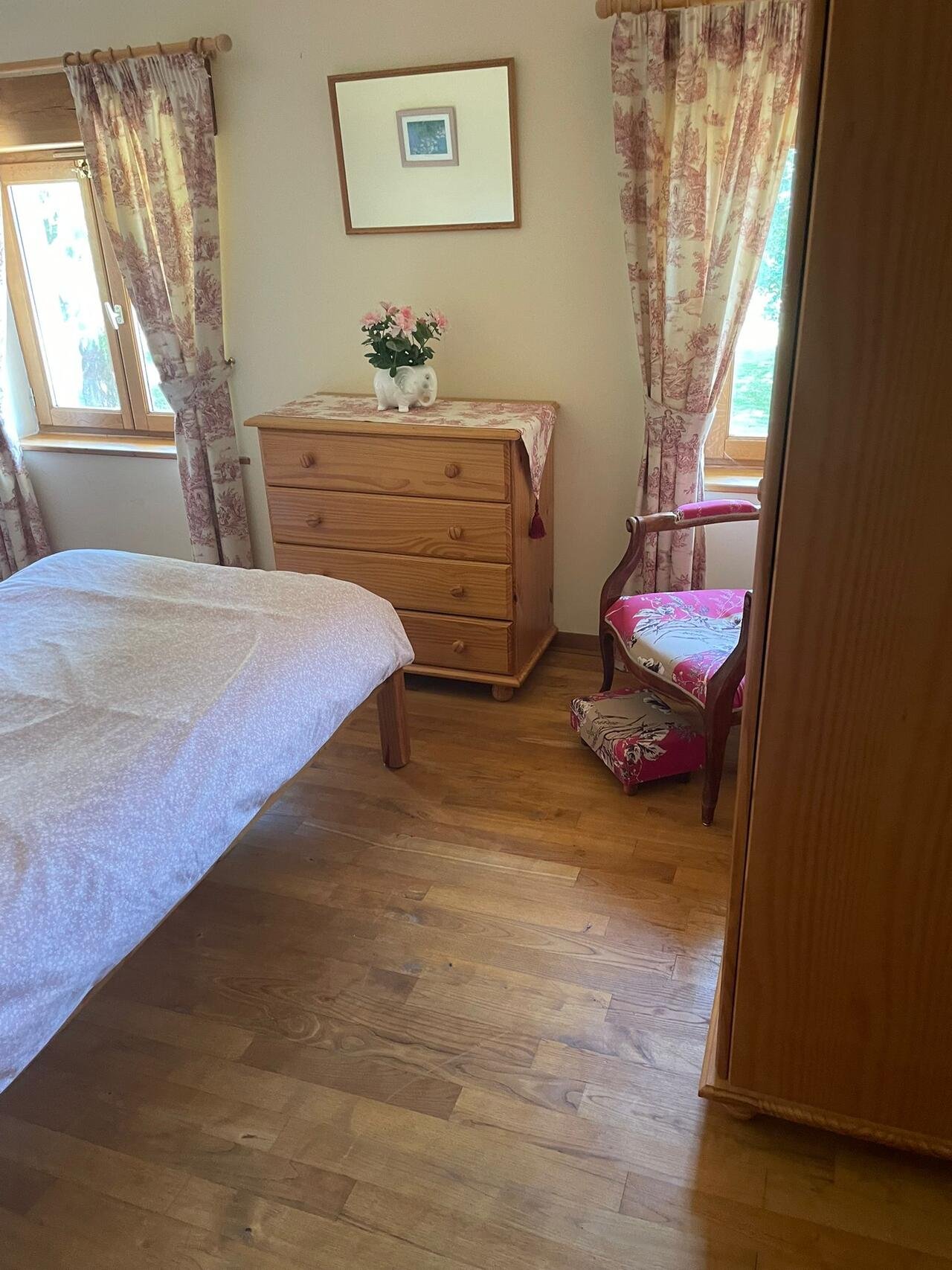 Holidayhome Bellevue Dordogne Upstairs front bedroom (2)